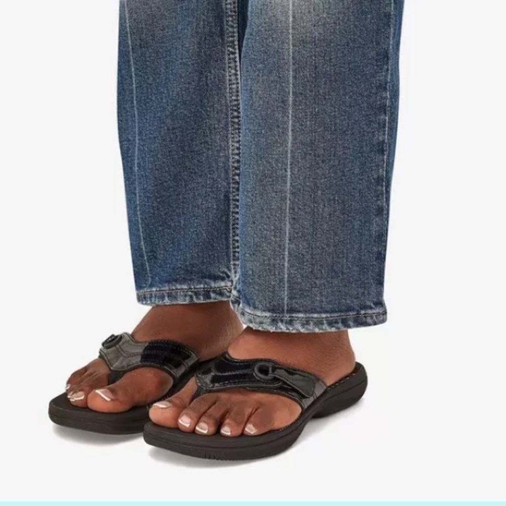 Cloudsteppers by Clarks Glossy Black Sandals